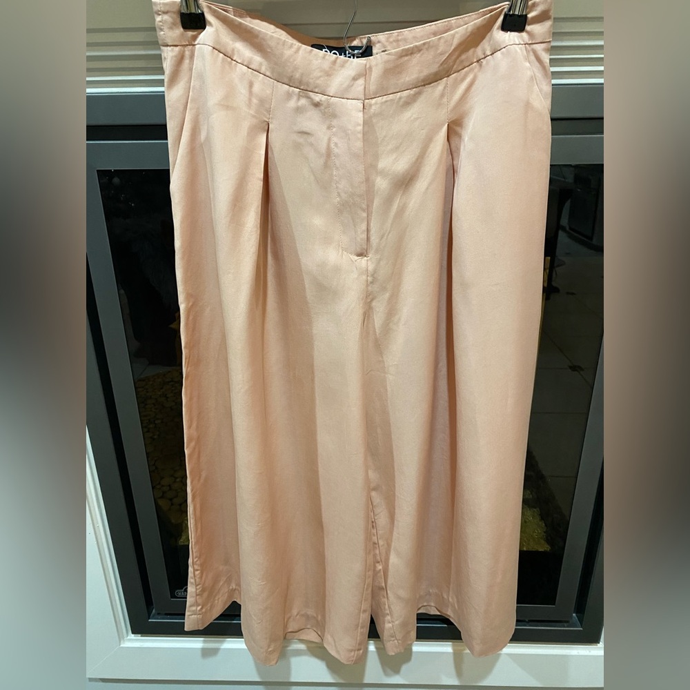 DO+BE Soft Blush Pleated wide Leg Flowy Capri Pants